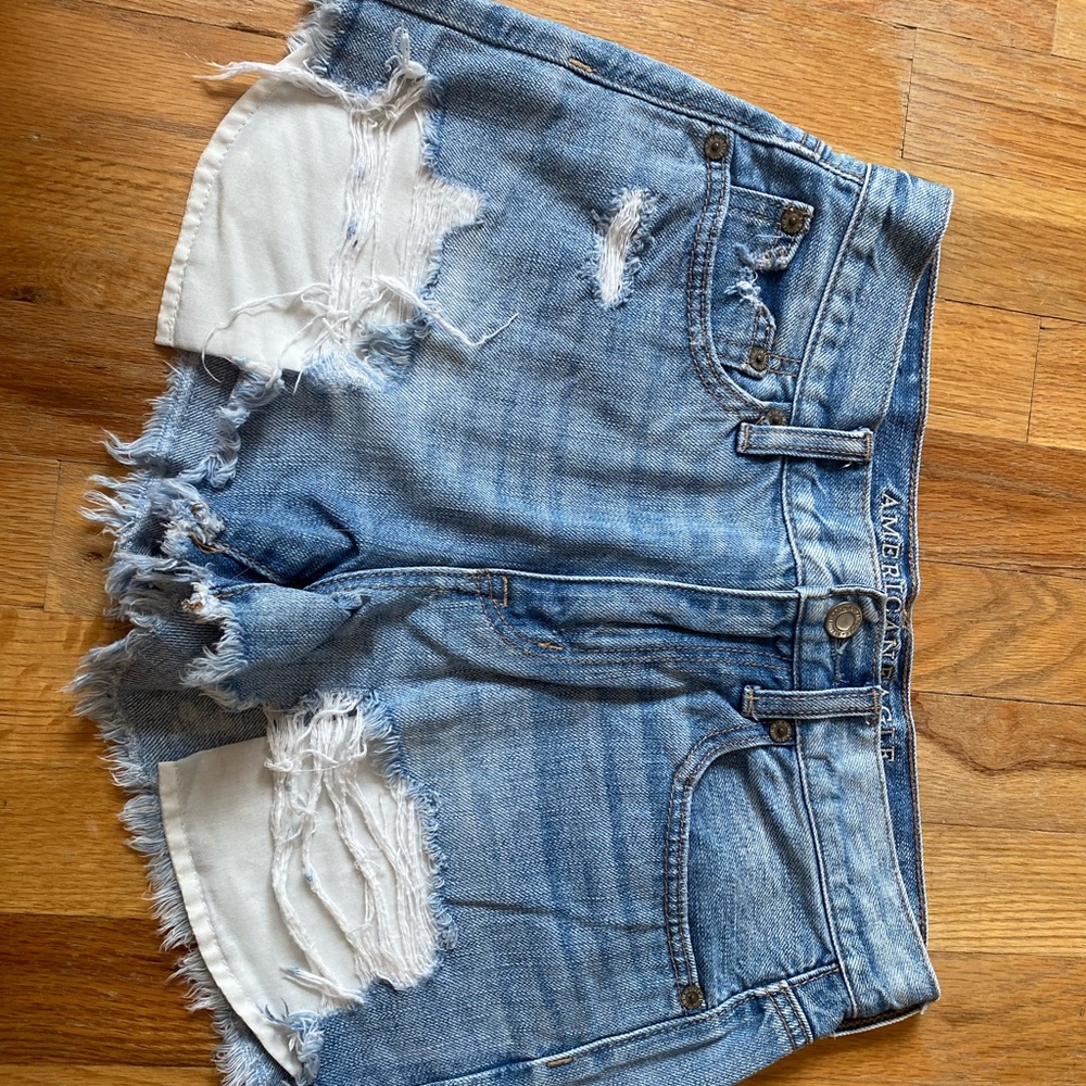 American eagle distressed jean shorts size 2